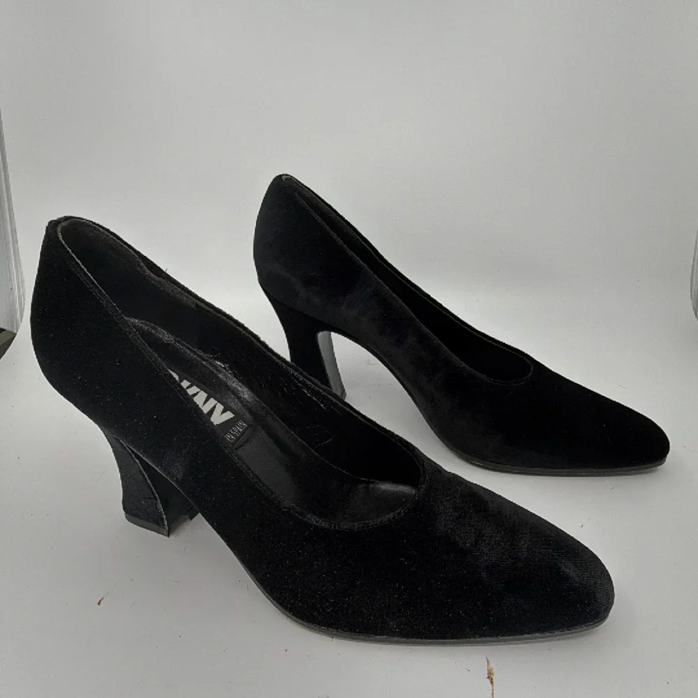 DKNY Vintage Flared Heel Black Velvet 8 Pump
